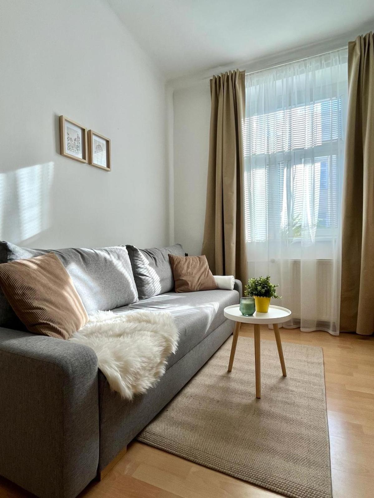 Apartment Caroline - Old Town, Ac Bratislava Ngoại thất bức ảnh