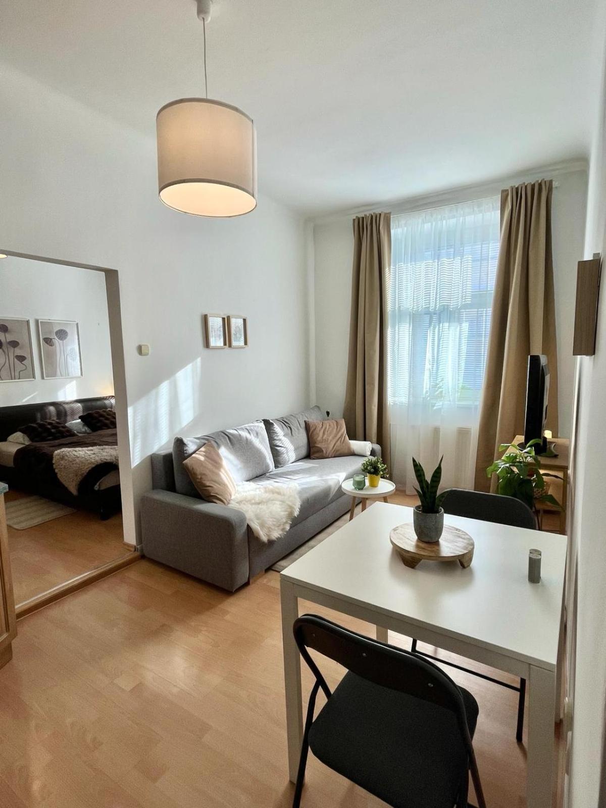 Apartment Caroline - Old Town Bratislava Ngoại thất bức ảnh