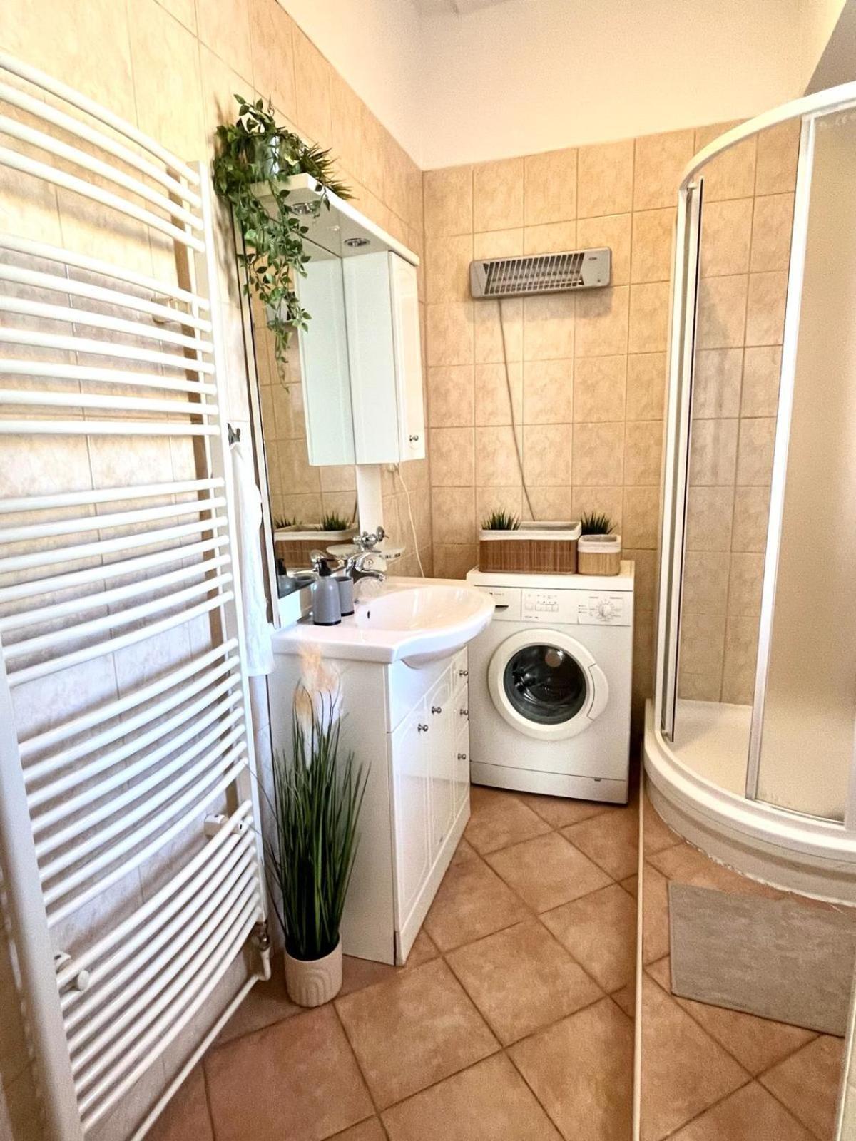 Apartment Caroline - Old Town, Ac Bratislava Ngoại thất bức ảnh